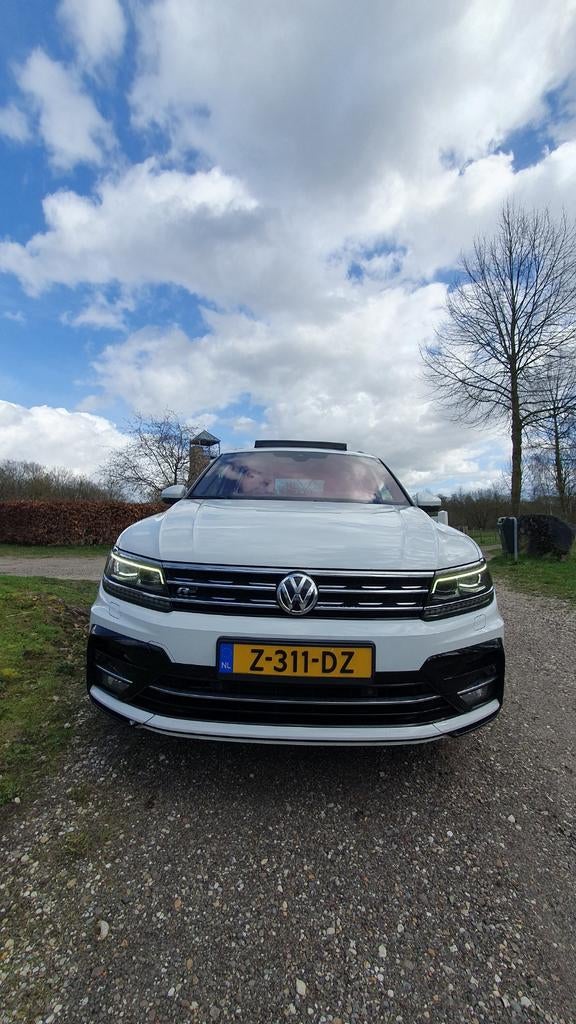 Volkswagen Tiguan R-line 2.0 TSI 4Motion VOL optie !, Auto's, Volkswagen, Automaat, 1984 cc, 2500 kg, Wit