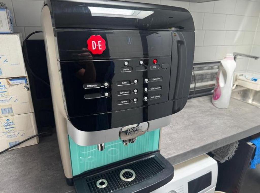 Douwe Egberts Koffiemachine - Perfect voor kantoor/horeca, Stoompijpje, Gebruikt, 10 kopjes of meer, Koffiemachine