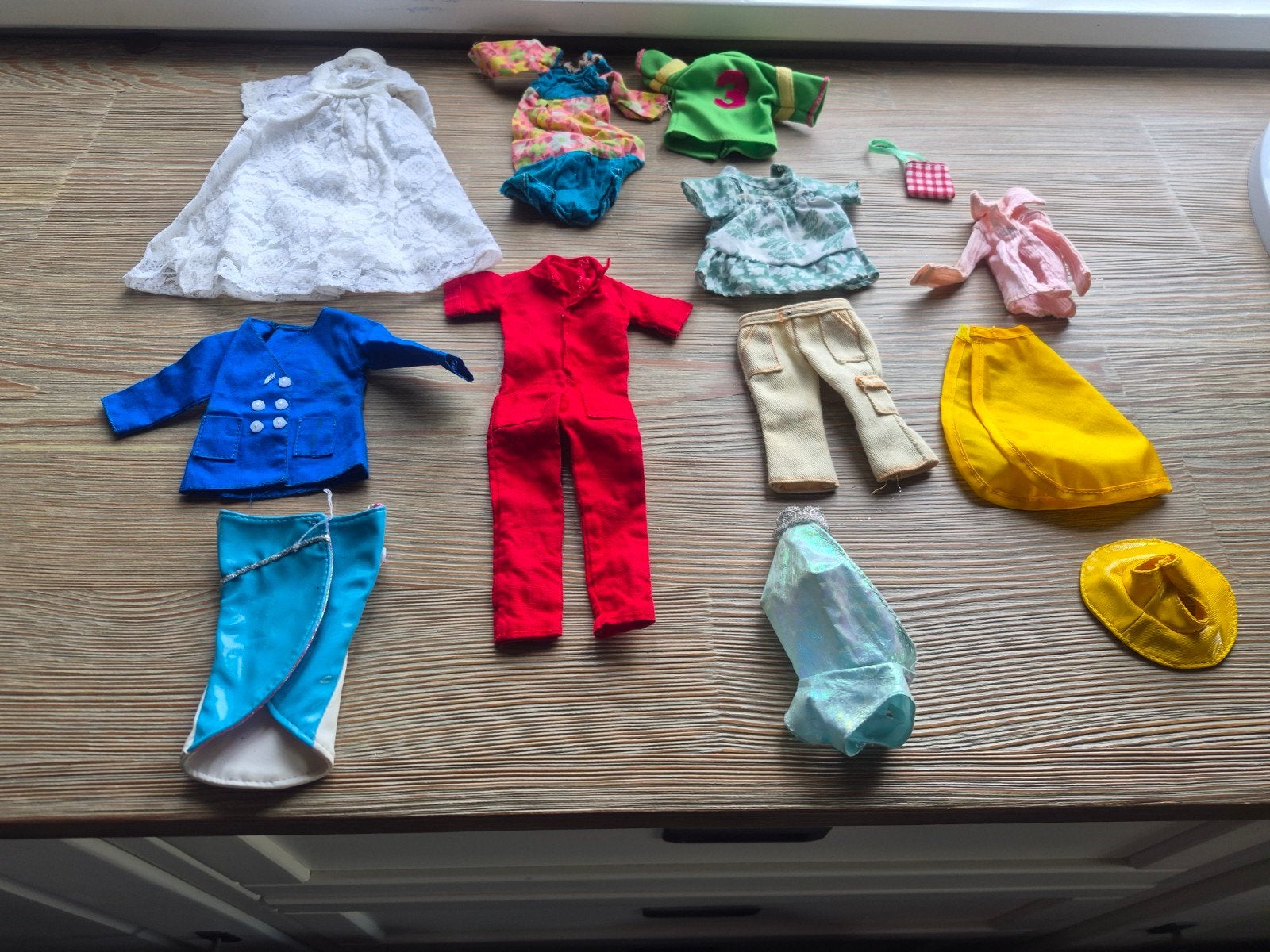 Vintage Barbie kleding 12stuksVaste pr€20euro, Verzamelen, Poppen, Verzenden, Gebruikt, Kleertjes