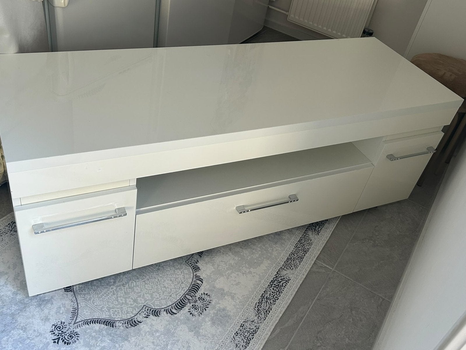 Moderne witte tv-meubel met opberglades, Ophalen, 150 tot 200 cm, Zo goed als nieuw, Minder dan 100 cm