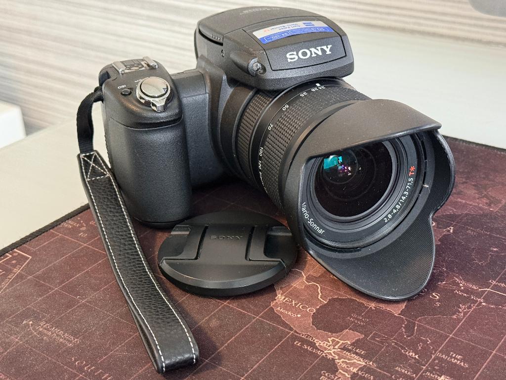 Sony DSC-R1 APS-C sensor wide zoom Carl Zeiss 24-120mm, Gebruikt, Compact, 10 Megapixel, Ophalen of Verzenden