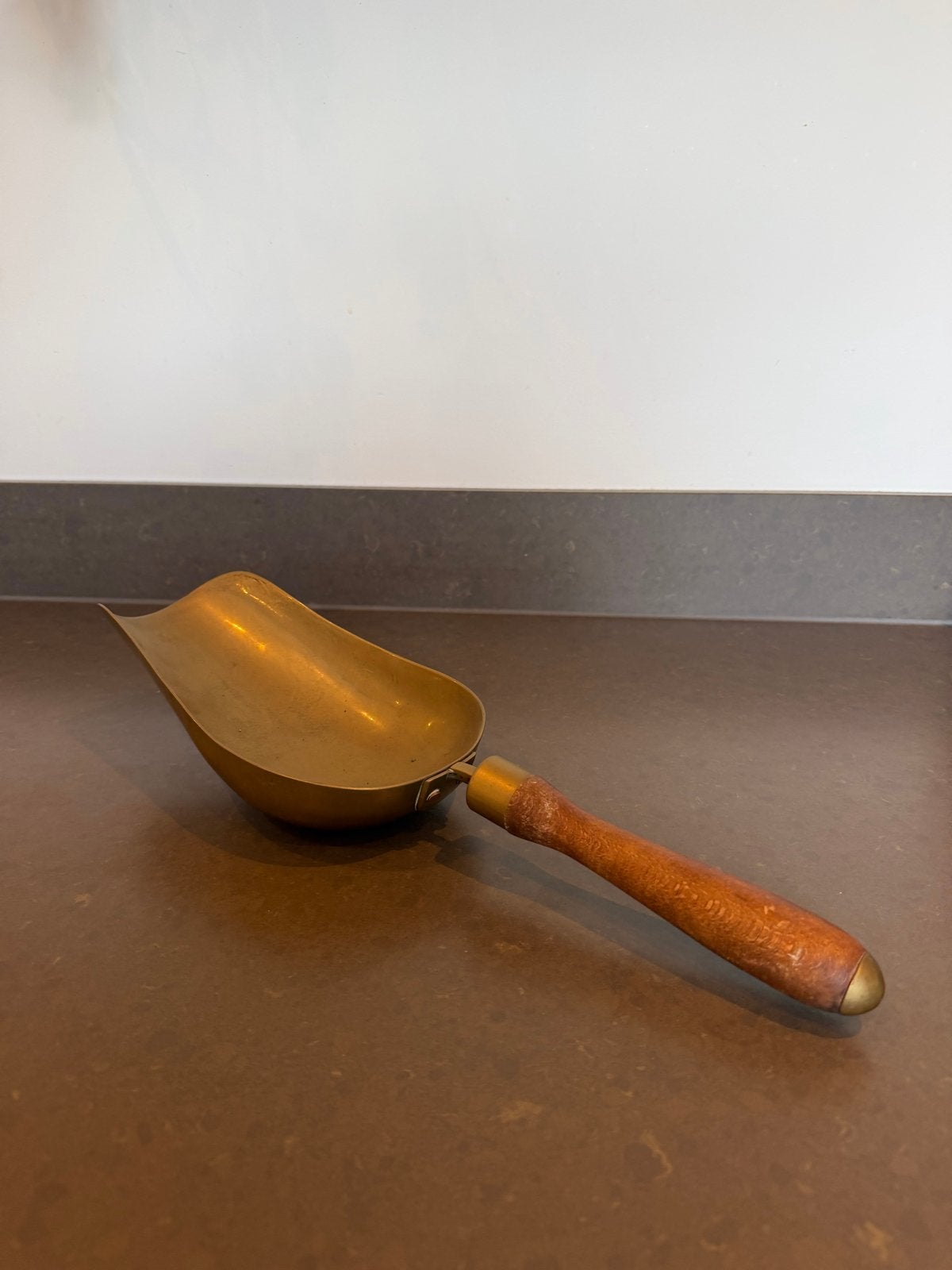 Antieke messing schep met houten handvat, Antiek en Kunst, Ophalen of Verzenden