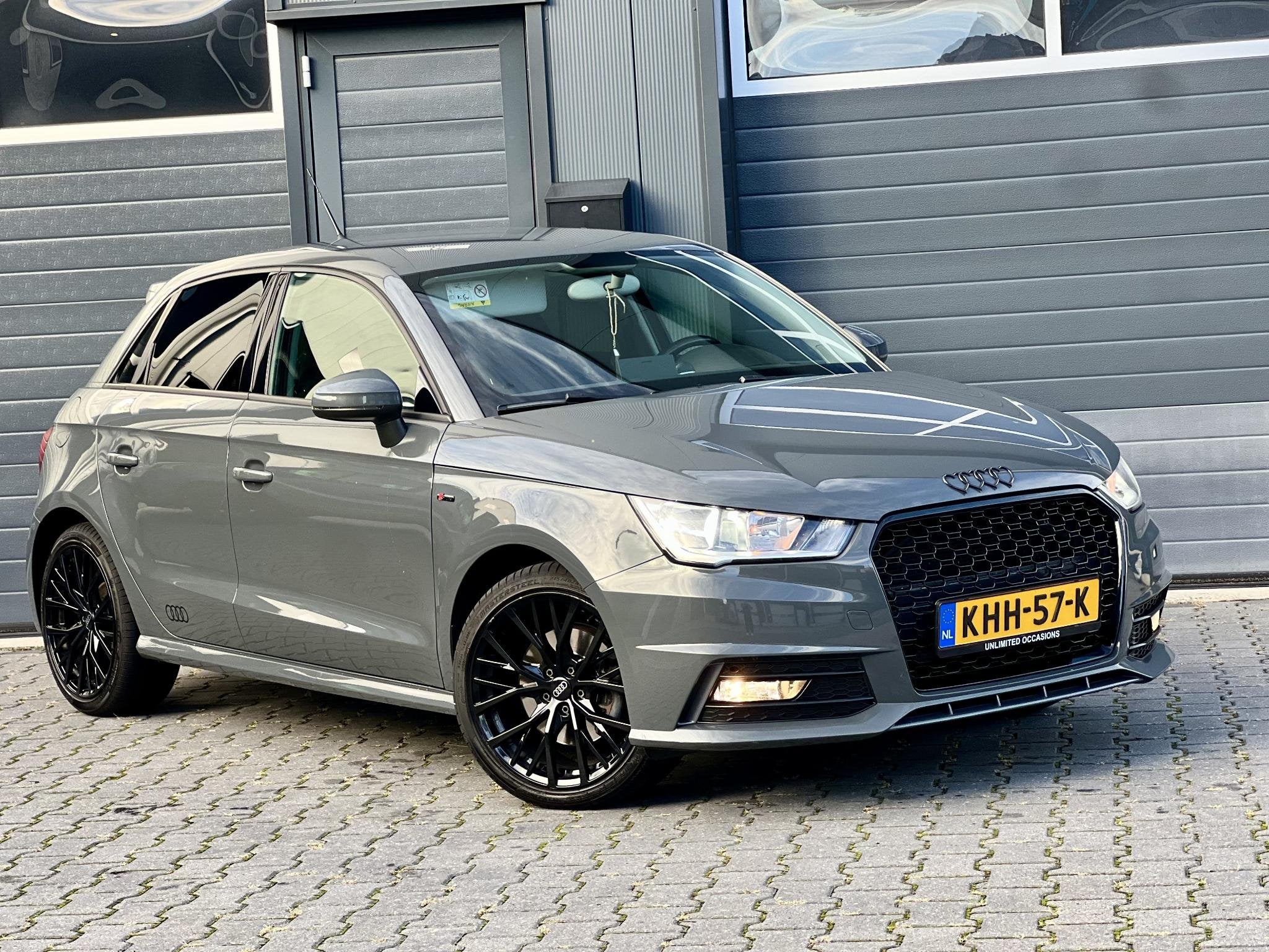 Audi A1 Sportback 1.4 TFSI Sport Pro Line S *NANO GREY!, Auto's, Voorwielaandrijving, 125 pk, 4 cilinders, Leder en Stof