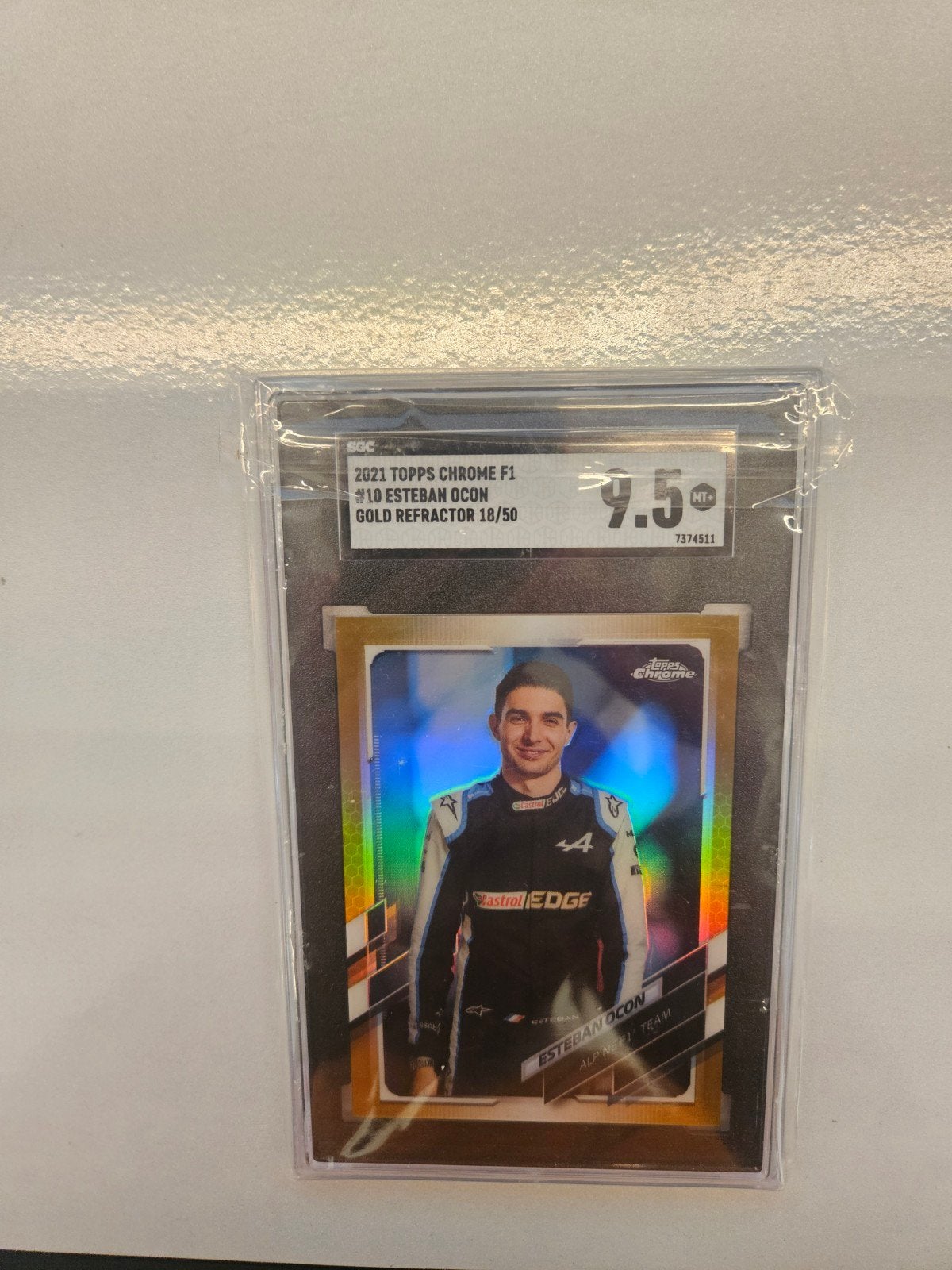 10 esteban ocon /50 gold refractor Topps chrome f1 2021 sgc9, Ophalen of Verzenden, Nieuw, Plaatje