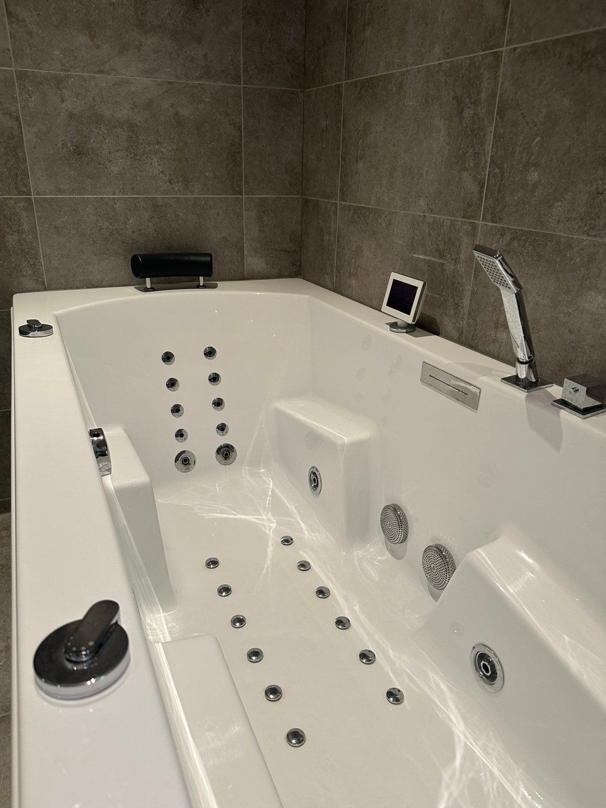 Luxe bubbelbad met jets en hoofdsteunen (190x90cm), Ophalen, Zo goed als nieuw, Bad
