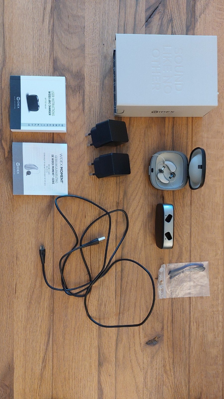 Widex Moment Hoortoestellen met Oplader en Accessoires, Ophalen of Verzenden
