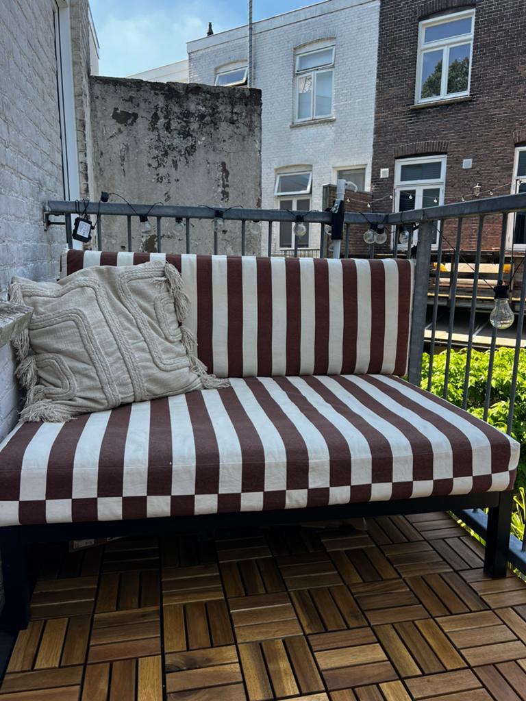 Tuinbank karwei balkonbank loungebank gestreept kussen, Tuin en Terras, Tuinsets en Loungesets, Ophalen, Hout, 2 zitplaatsen