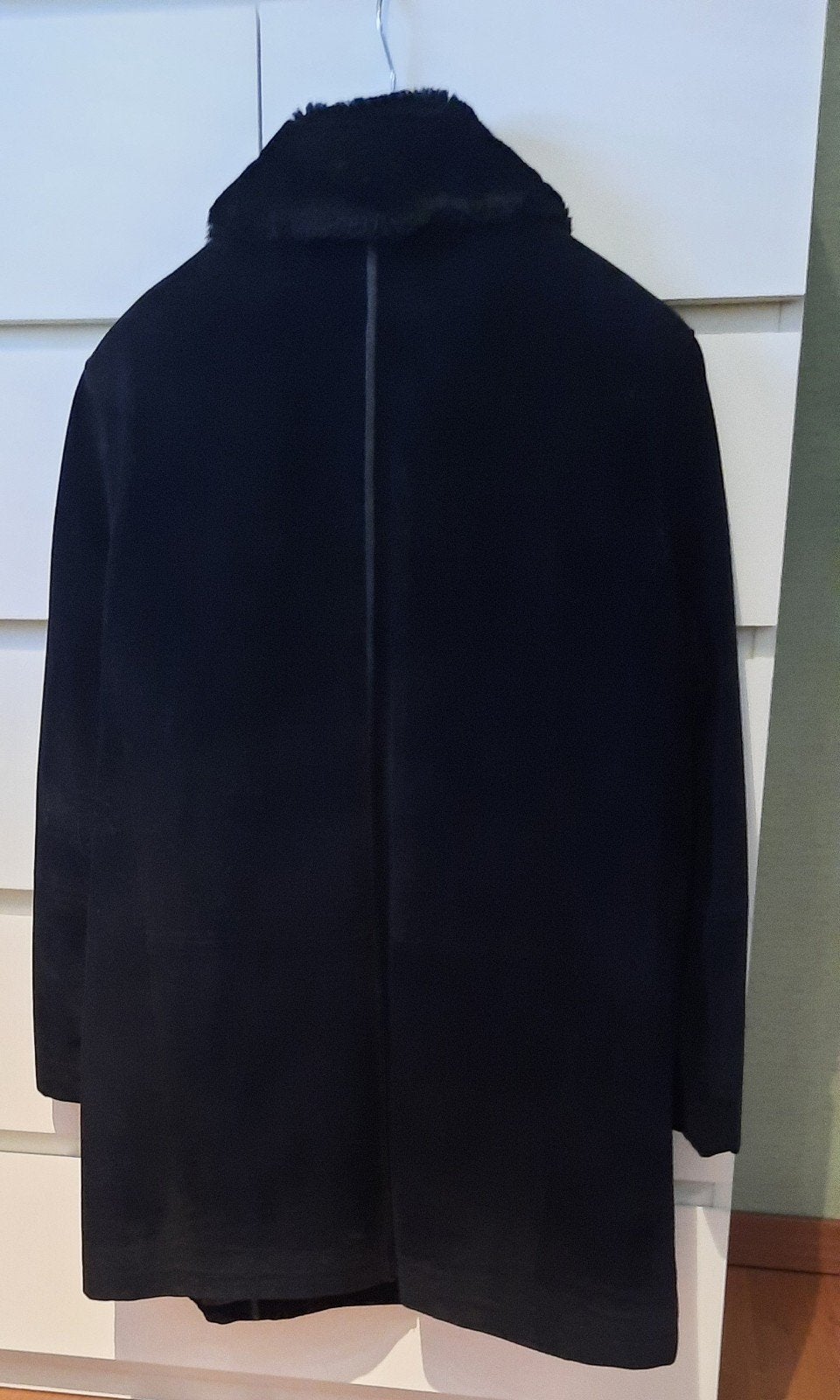 Zwarte suède winterjas met 'bont'kraag - Maat 42, Kleding | Dames, Zwart, Maat 42/44 (L), Ophalen of Verzenden, Zo goed als nieuw