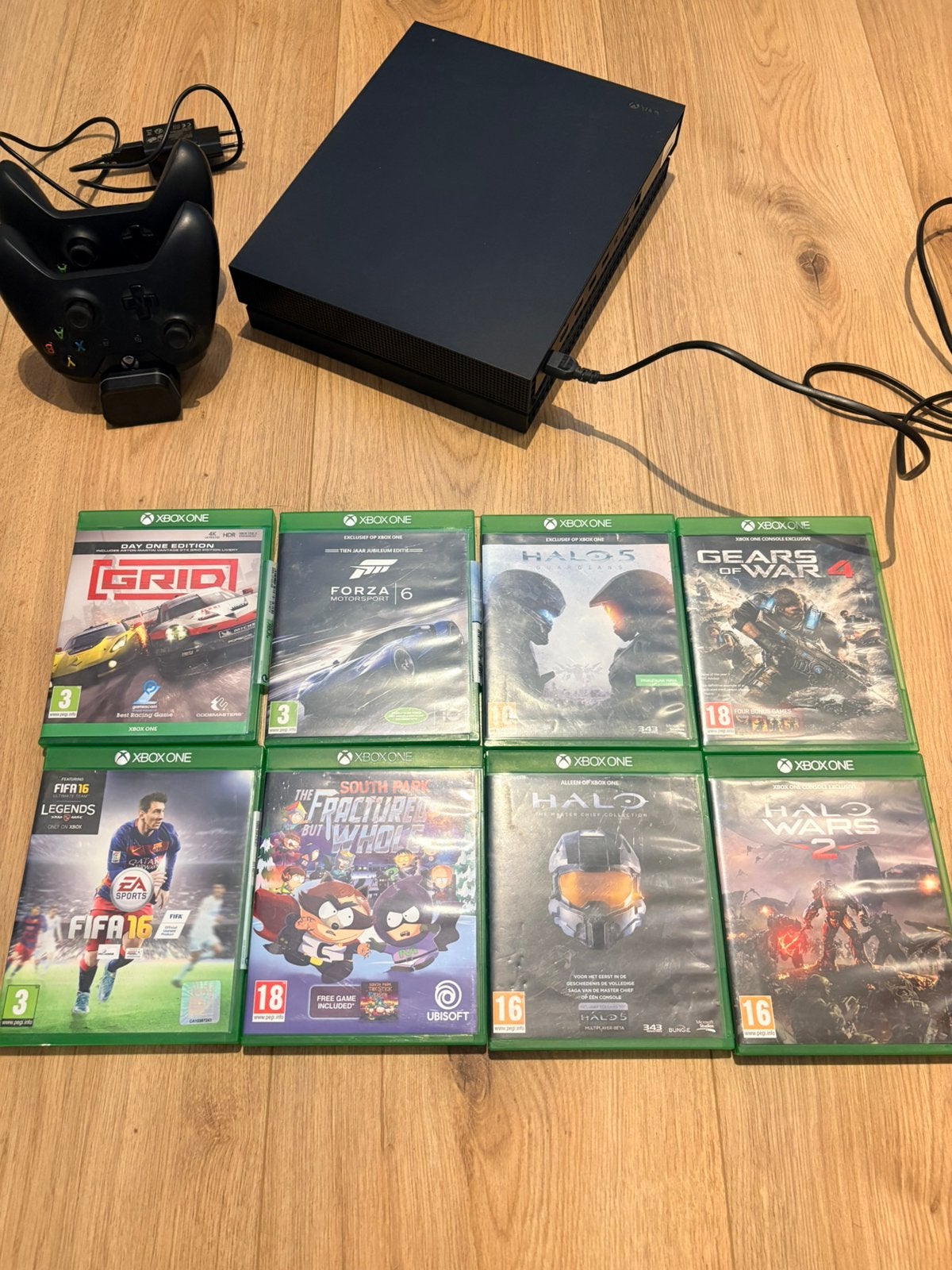 Xbox one x, Spelcomputers en Games, Spelcomputers | Xbox One, Ophalen, Met games, Met 2 controllers, Zo goed als nieuw
