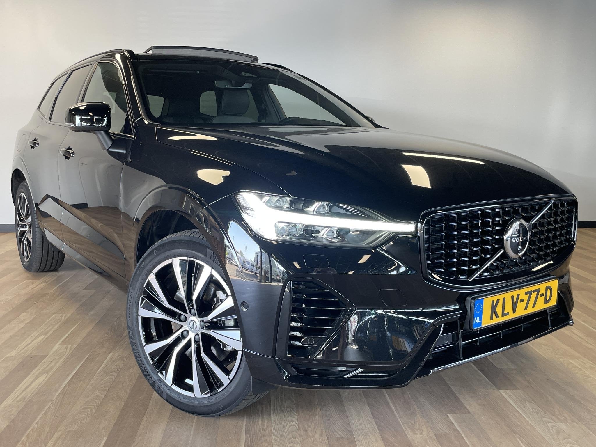 Volvo XC60 2.0 T6 Plug-in hybrid AWD Recharge Plus Dark H/K/, Auto's, Gebruikt, Euro 6, 4 cilinders, 1969 cc