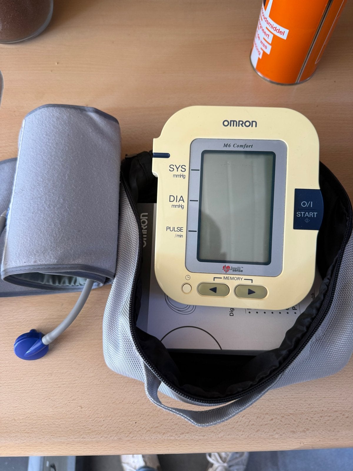 Omron M6 Comfort Bloeddrukmeter, Ophalen of Verzenden, Zo goed als nieuw, Overige typen