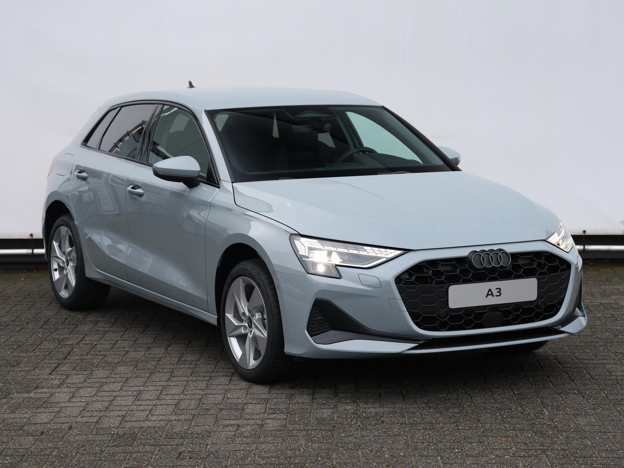 Audi A3 Sportback Advanced edition 40 TFSIe 150 kW / 204 PK, Auto's, Stof, 1498 cc, 4 cilinders, 150 min