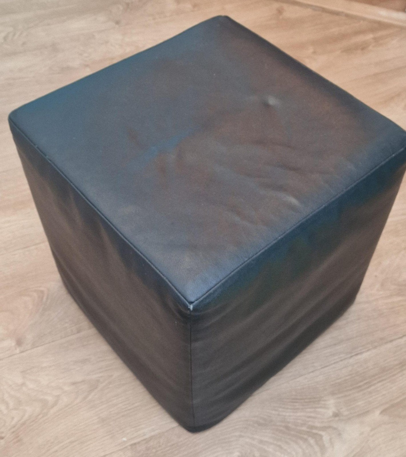 poef zwart leer, Gebruikt, Rond, Ophalen of Verzenden, 50 tot 75 cm