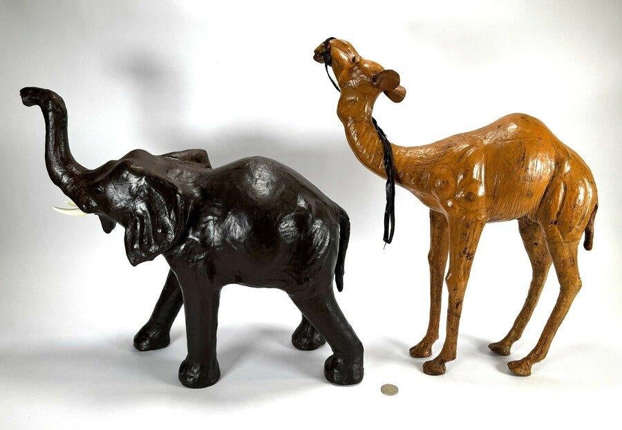 1164. Lederen olifant en dromedaris, eind 20e eeuw, Antiek en Kunst, Ophalen of Verzenden