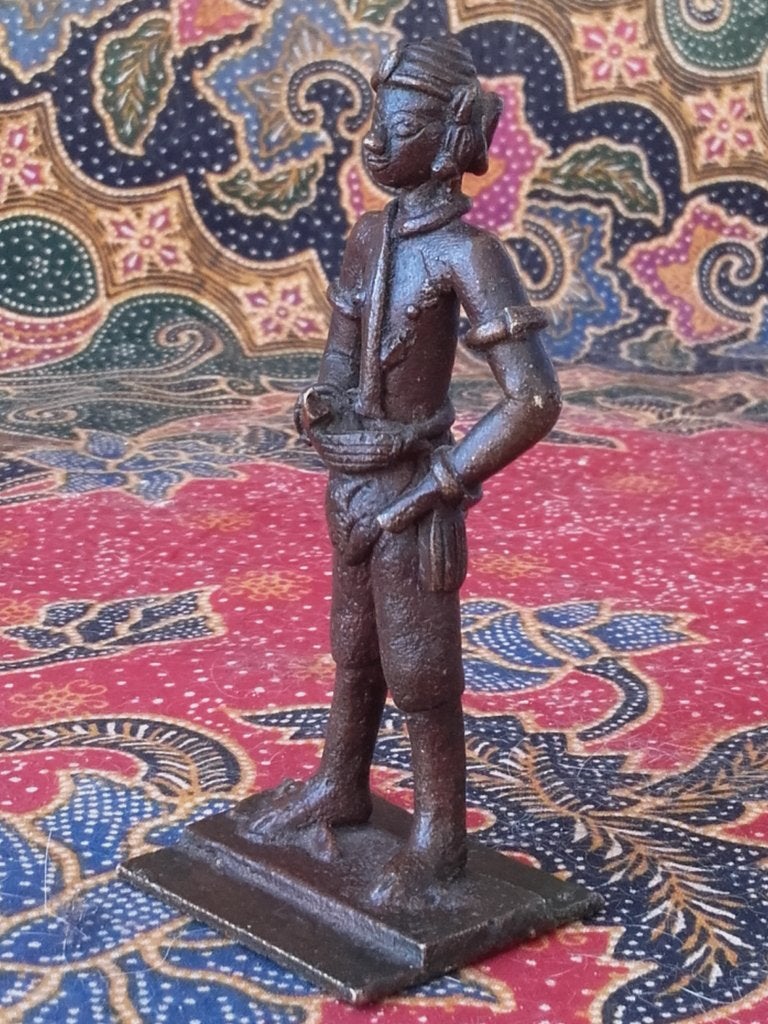Mooi antiek brons beeldje uit India van een man 10,2 cm., Antiek en Kunst, India, Handgemaakt, Ophalen of Verzenden, Brons