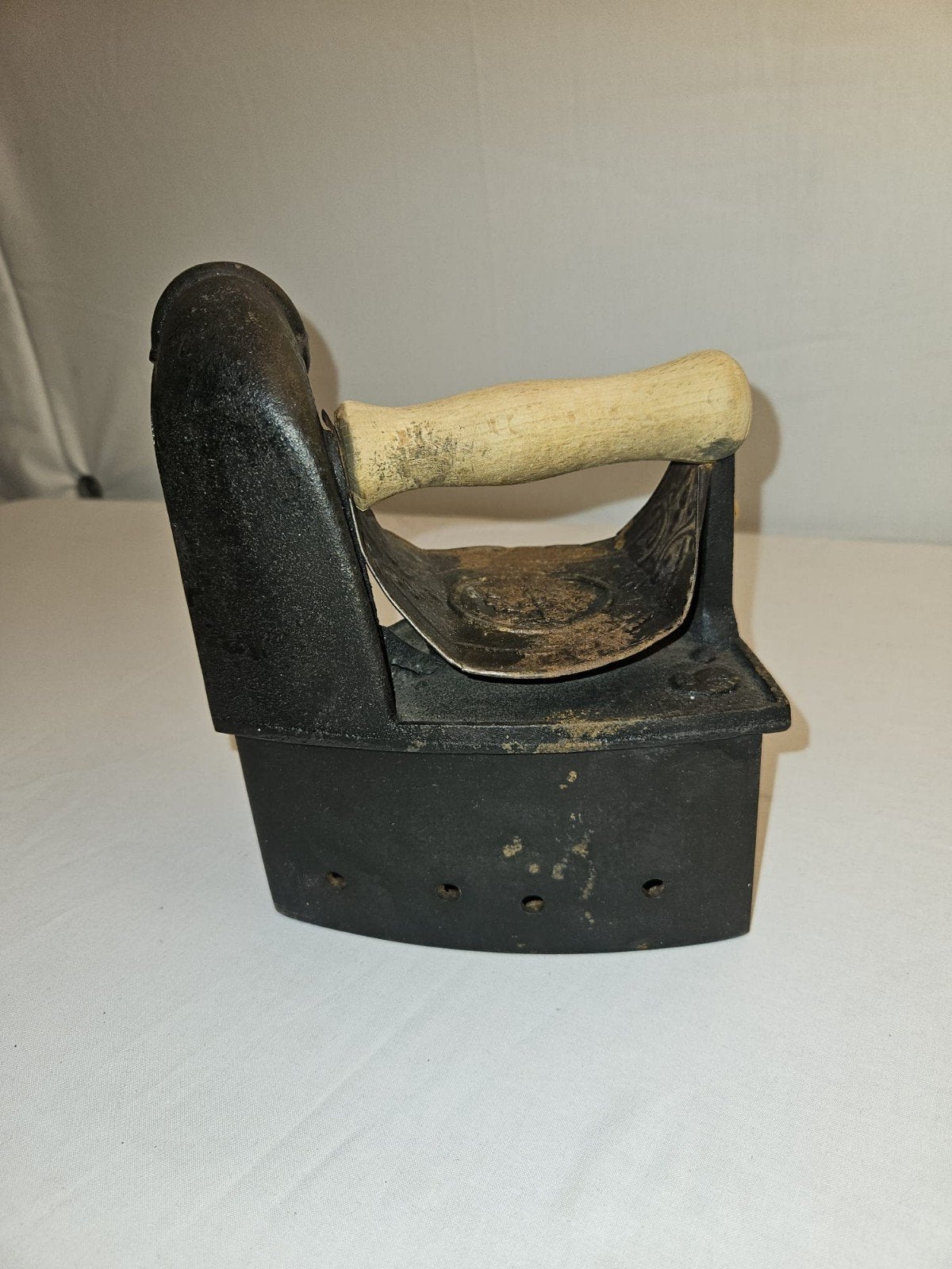 Antiek strijkijzer op kolen - Decoratief gietijzer, Ophalen of Verzenden