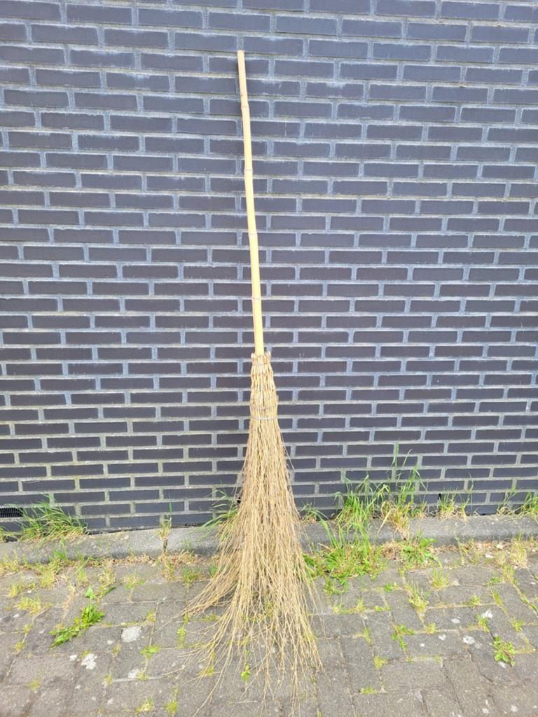 Decoratieve bezem van natuurlijke materialen, Ophalen, Gebruikt