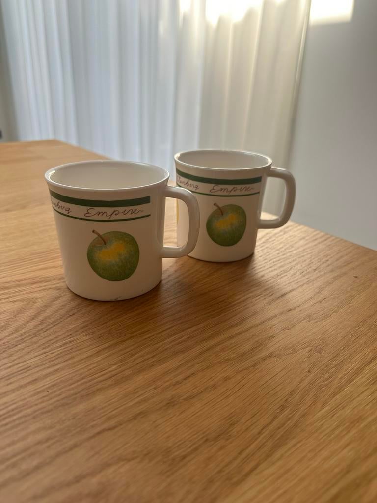 2 Melamine Koffiemokken met Appelprint - Country Life Style, Overige materialen, Gebruikt, Ophalen of Verzenden, Overige stijlen