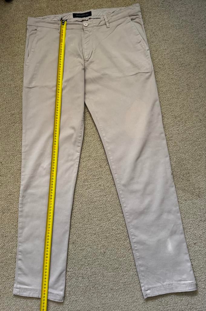 Drykorn FBP: zandkleurige herenpantalon/—broek, maat 33/34, Kleding | Heren, Ophalen of Verzenden, Zo goed als nieuw, Overige maten
