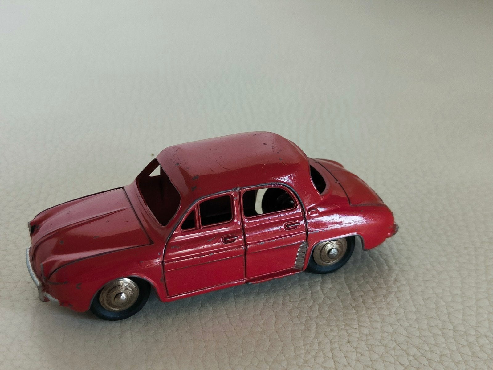 Dinky Toys 24E: Renault Dauphine, Hobby en Vrije tijd, Ophalen of Verzenden, Zo goed als nieuw, Auto, Dinky Toys