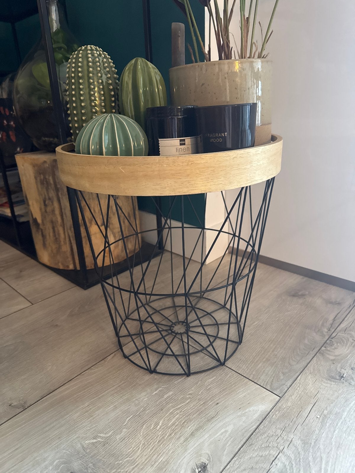 Bijzettafel met metalen mand en houten blad, Minder dan 55 cm, Gebruikt, Metaal of Aluminium, Rond