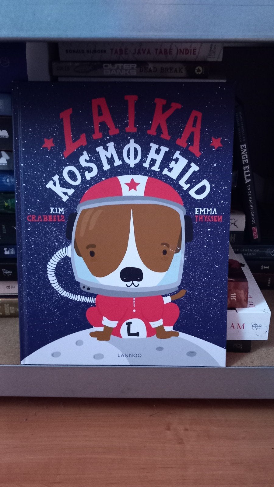 Laika Kosmohond - Avontuurlijk kinderboek, Ophalen of Verzenden, Zo goed als nieuw, Kim Crabeels, Emma Thyssen, Fictie algemeen