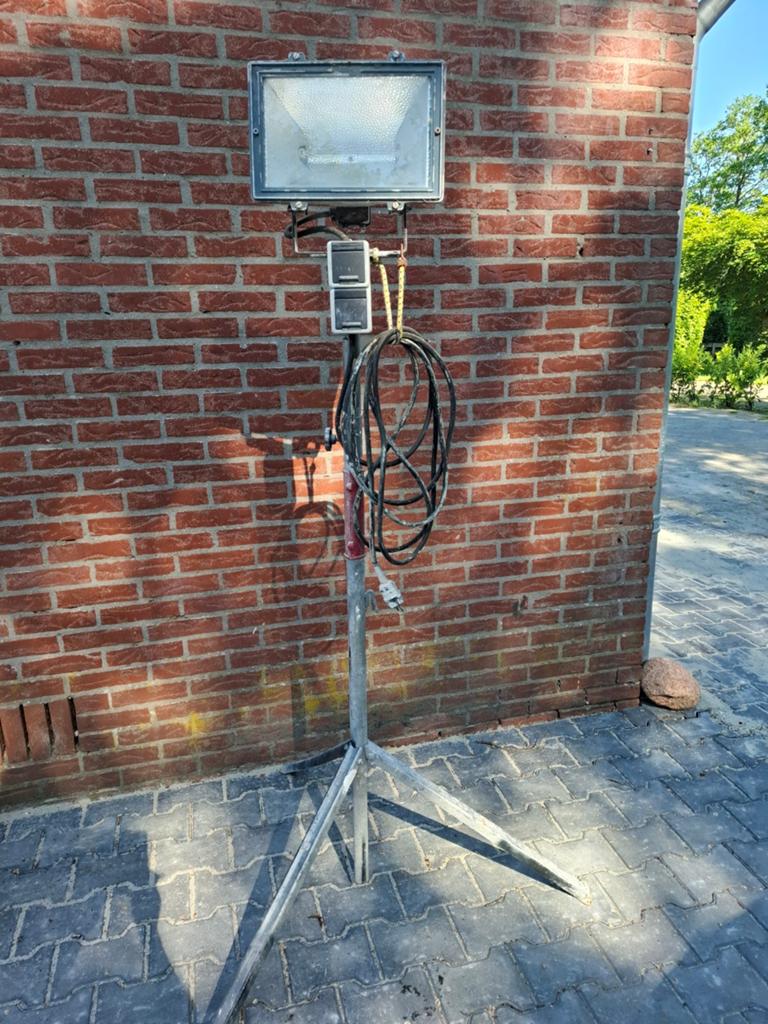 Bouwlamp op statief - Krachtige verlichting, Gebruikt, Met statief, Ophalen of Verzenden, Lamp met armatuur