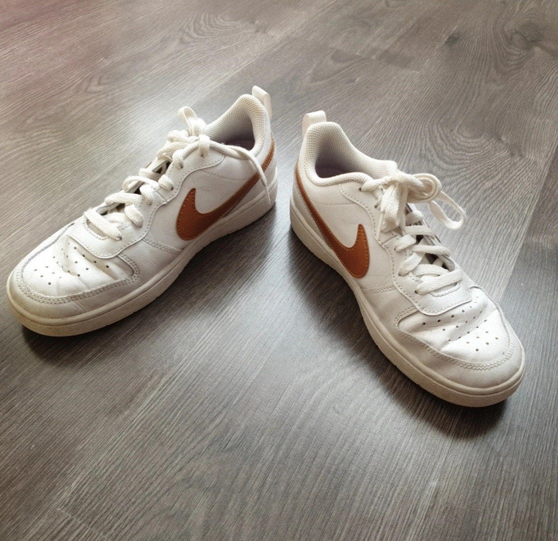 Nike sneakers maat 38 - Wit met gouden logo, Wit, Nike, Ophalen of Verzenden, Sneakers of Gympen