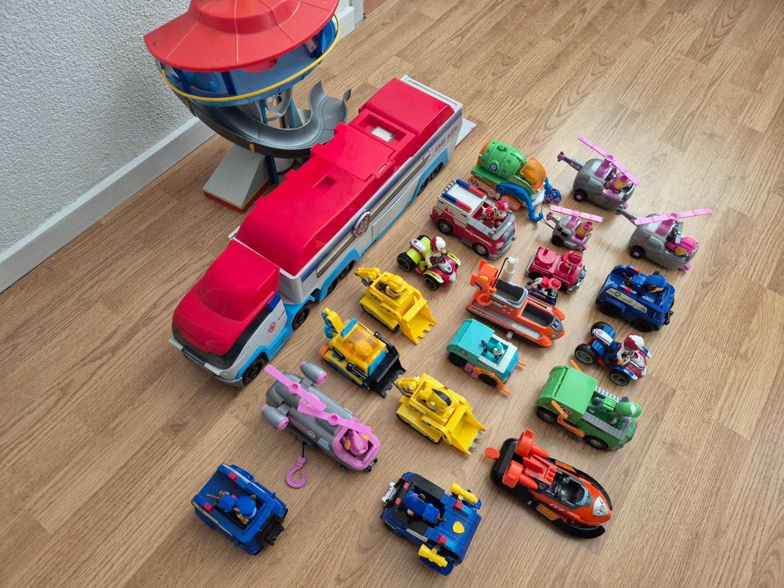 Grote Paw Patrol collectie met Patroller en uitkijktoren, Ophalen of Verzenden, Gebruikt