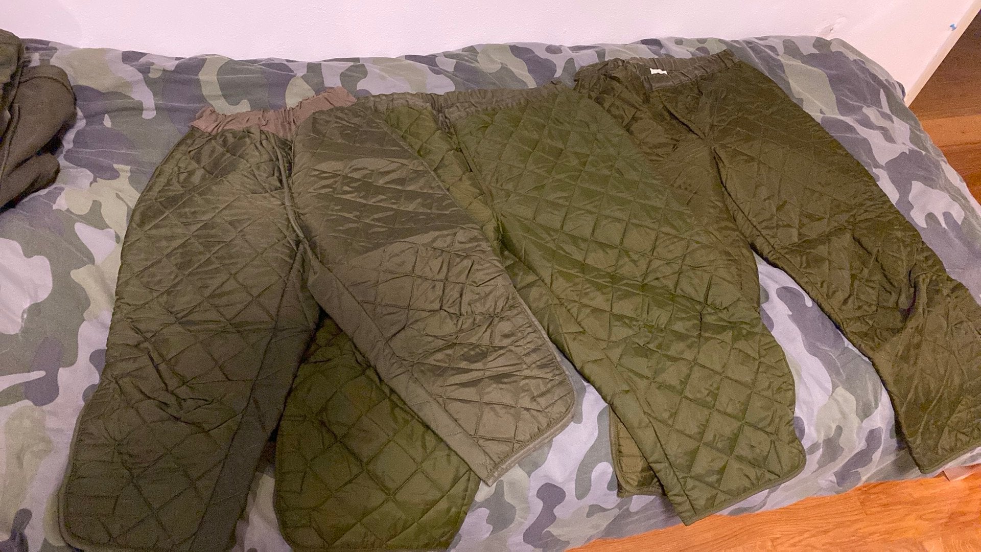 3x KL iso broeken, Verzamelen, Ophalen of Verzenden, Landmacht, Nederland, Kleding of Schoenen
