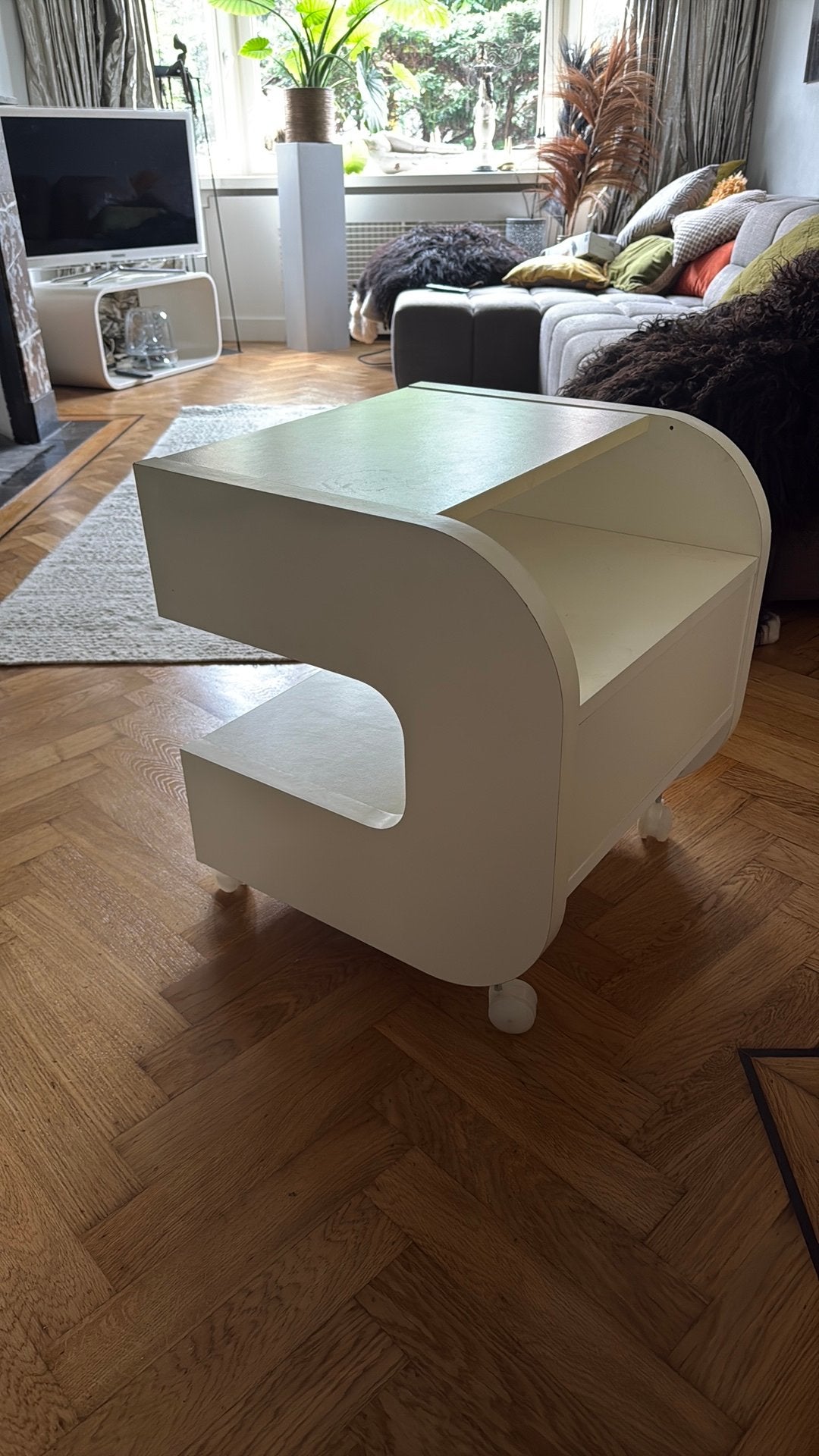 Bijzonder vintage design tafeltje – jaren 70 / Pop Art, Huis en Inrichting, Tafels | Bijzettafels, Ophalen of Verzenden, Gebruikt
