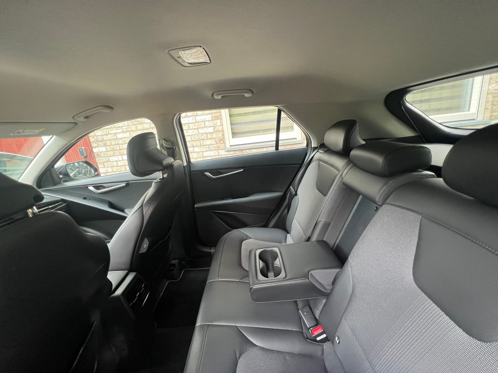 Kia Niro 1.6 GDi Hybrid 141pk Dct6 2022 Zwart, Auto's, 1374 kg, Parkeersensor, Zwart, 1580 cc
