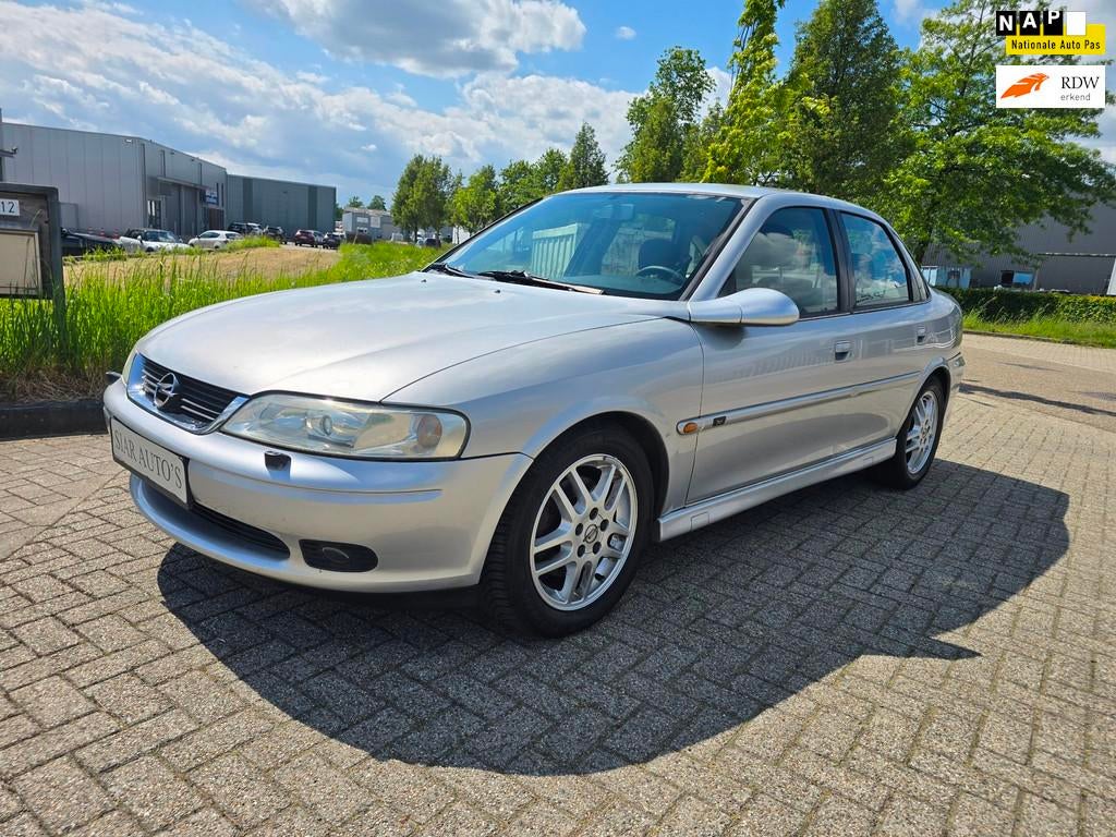 Opel Vectra 1.8-16V Sport Edition II Airco weinig kmstand N., 4 cilinders, Vectra, Origineel Nederlands, Bedrijf