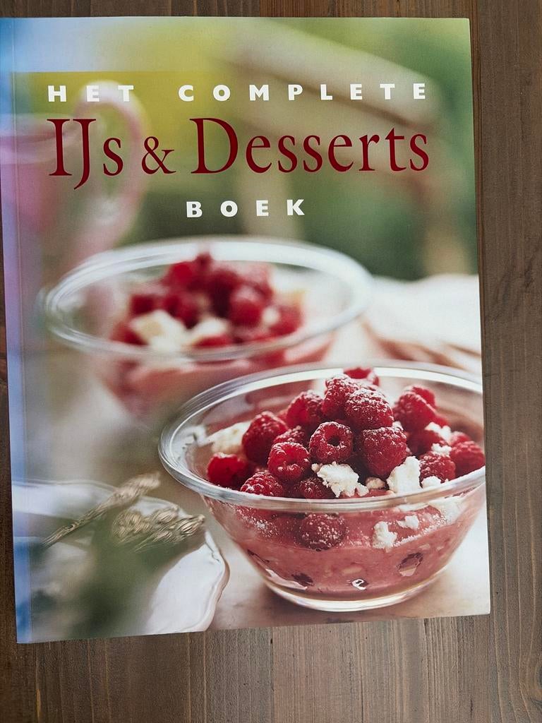 Het Complete IJs & Desserts Boek - Kookboek, Boeken, Ophalen of Verzenden, Gelezen, Overige gebieden, Taart, Gebak en Desserts
