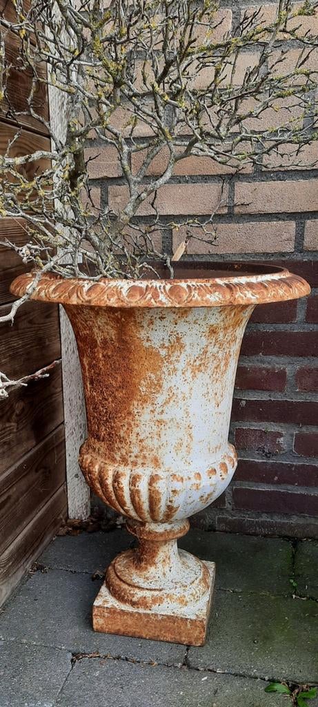 Oude grote Franse gietijzeren vaas wit brocante, Tuin en Terras, Tuinvazen, Ophalen, Gebruikt