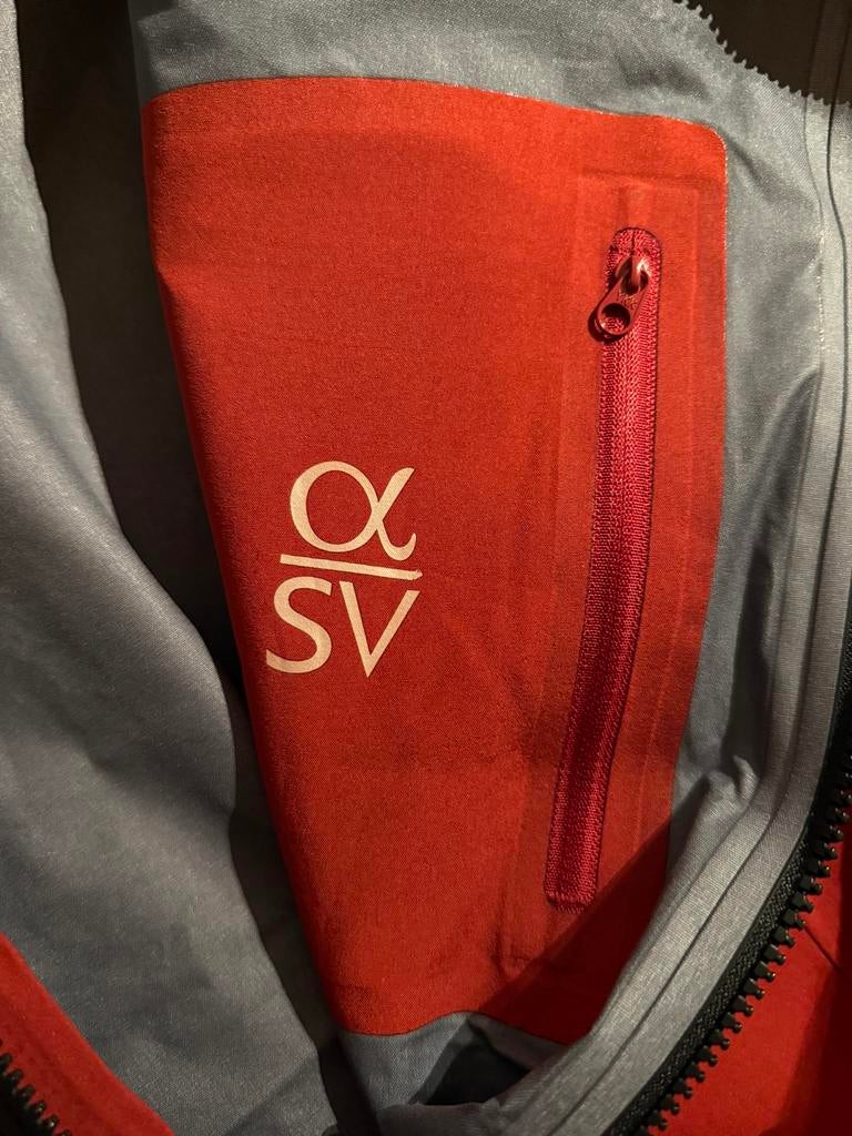 Arcteryx Alpha SV Jas - Heren - Rood - Maat L, Kleding | Heren, Maat 52/54 (L), Ophalen of Verzenden, Rood, Arc’teryx