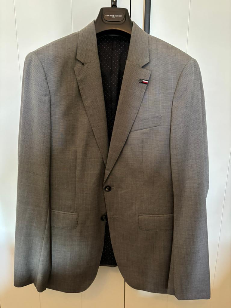 Pak maat 50 (Tommy Hilfiger), Kleding | Heren, Kostuums en Colberts, Ophalen of Verzenden, Zo goed als nieuw, Maat 48/50 (M), Grijs