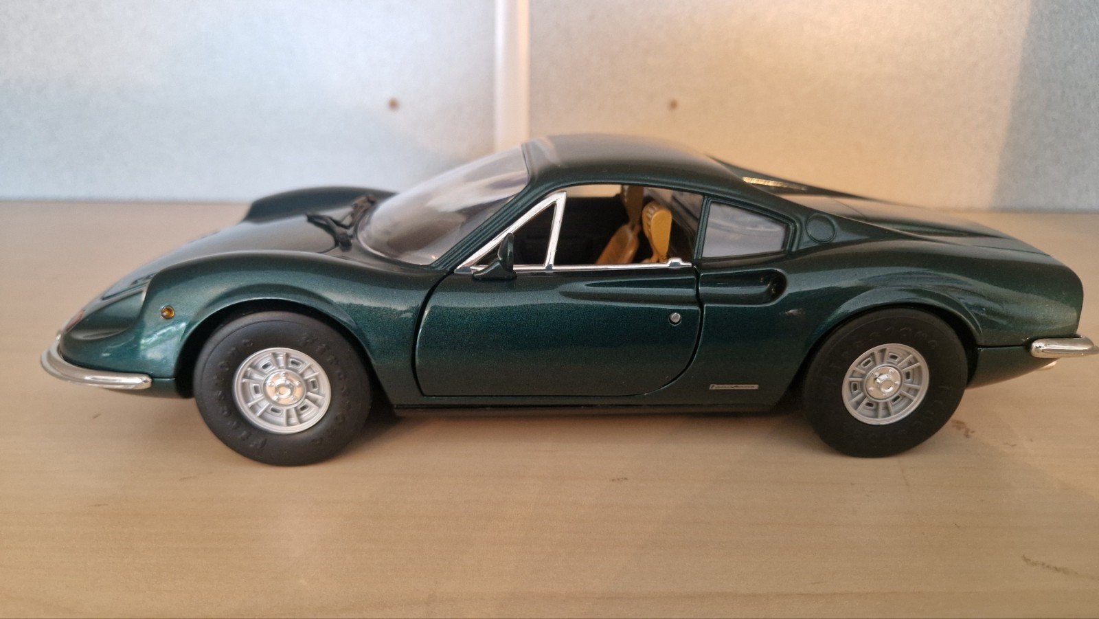 Ferrari Dino 246 GT modelauto - Groen, Hobby en Vrije tijd, Modelauto's | 1:18, Ophalen of Verzenden