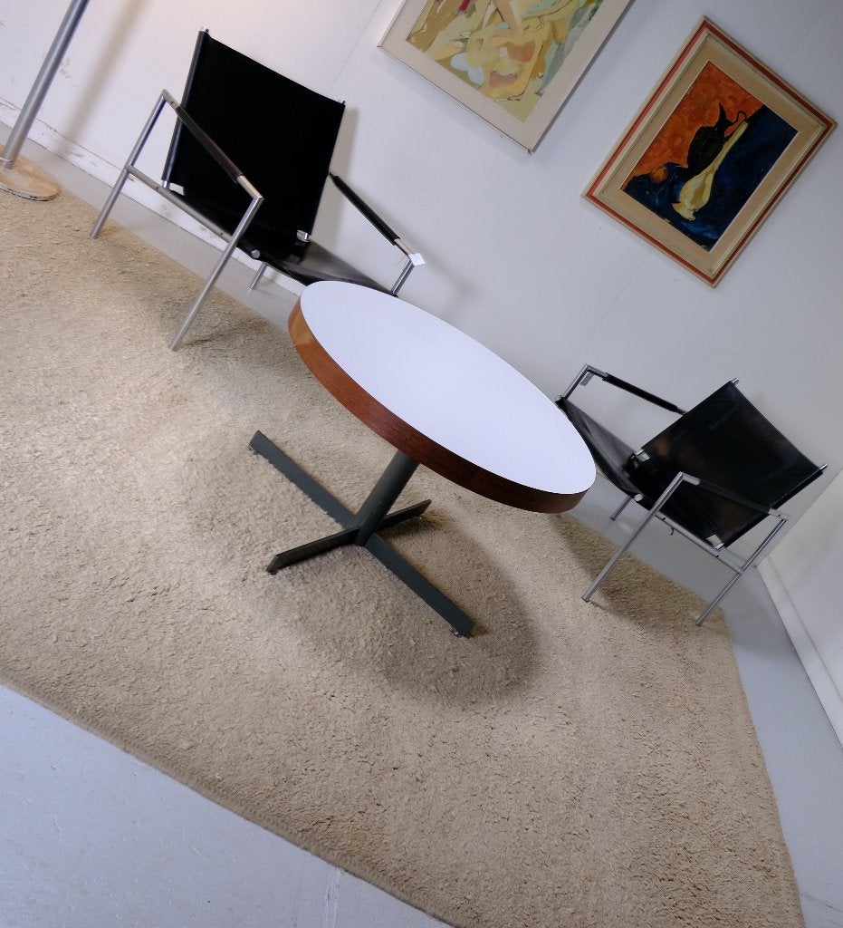 bijzet tafel (Rond, Pastoe, Spectrum), Gebruikt, Metaal of Aluminium, 55 tot 75 cm, X