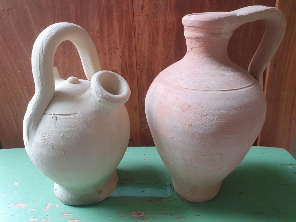 Spaans aardewerk: Twee kruikjes, Ophalen of Verzenden, Overige kleuren, Aardewerk of Porselein, Minder dan 50 cm