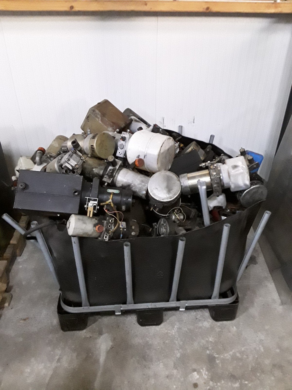hefmotoren,hefunits 12 24 en 48 volt div.  magneetschakelaar, Ophalen, Zo goed als nieuw