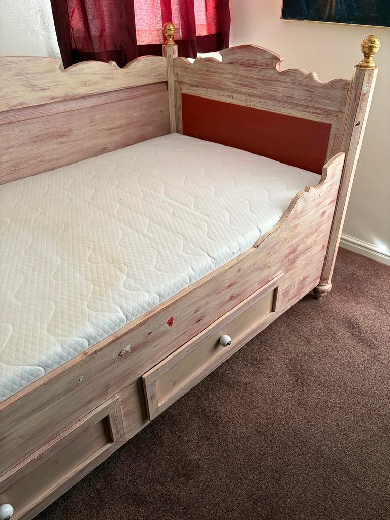 Stevig decoratief grenen eenpersoons meisjesbed, Ophalen, Gebruikt, 90 cm, Prinsessen