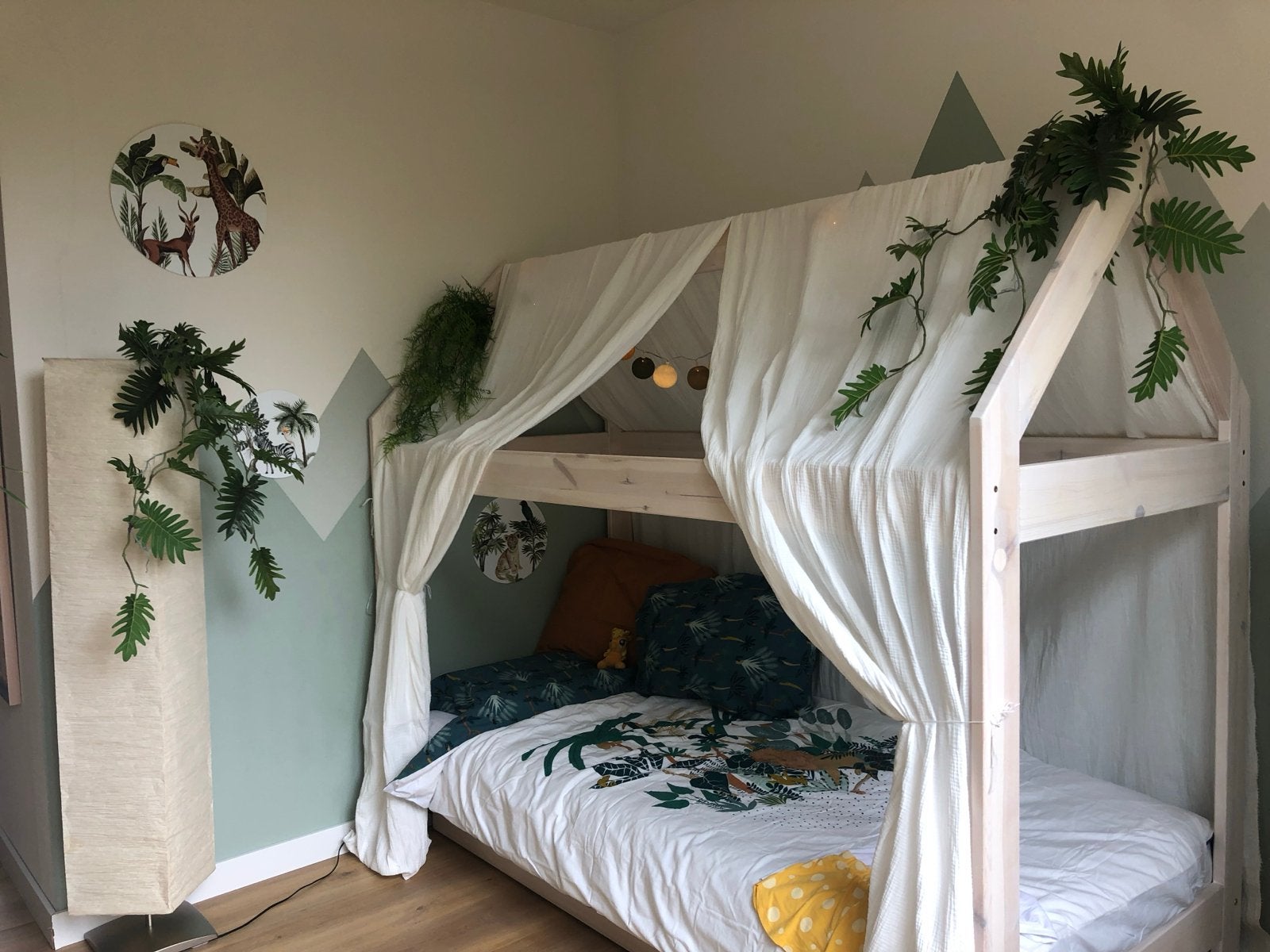 Rockwood Huisjesbed Lief 90x200cm - white wash Stijgerhout, Ophalen, 85 tot 100 cm, Zo goed als nieuw, Lattenbodem