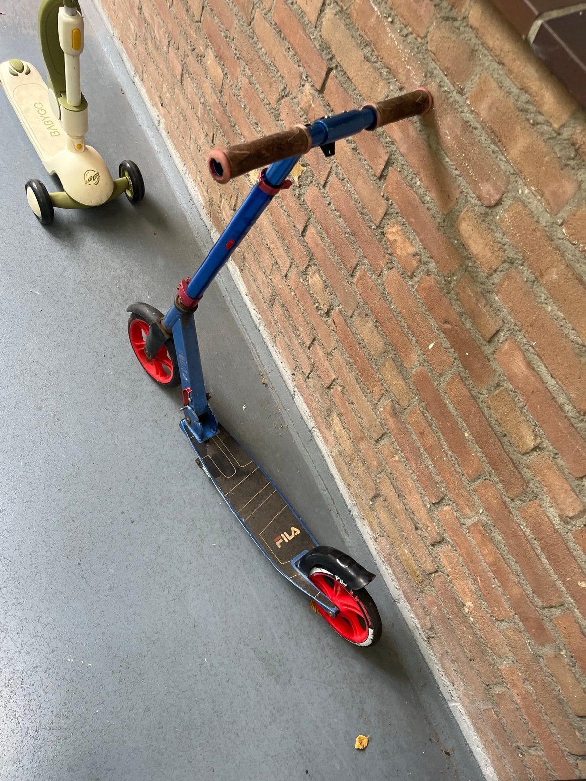 Fila step - Blauw met rode wielen, Ophalen of Verzenden, Gebruikt, Gewone step