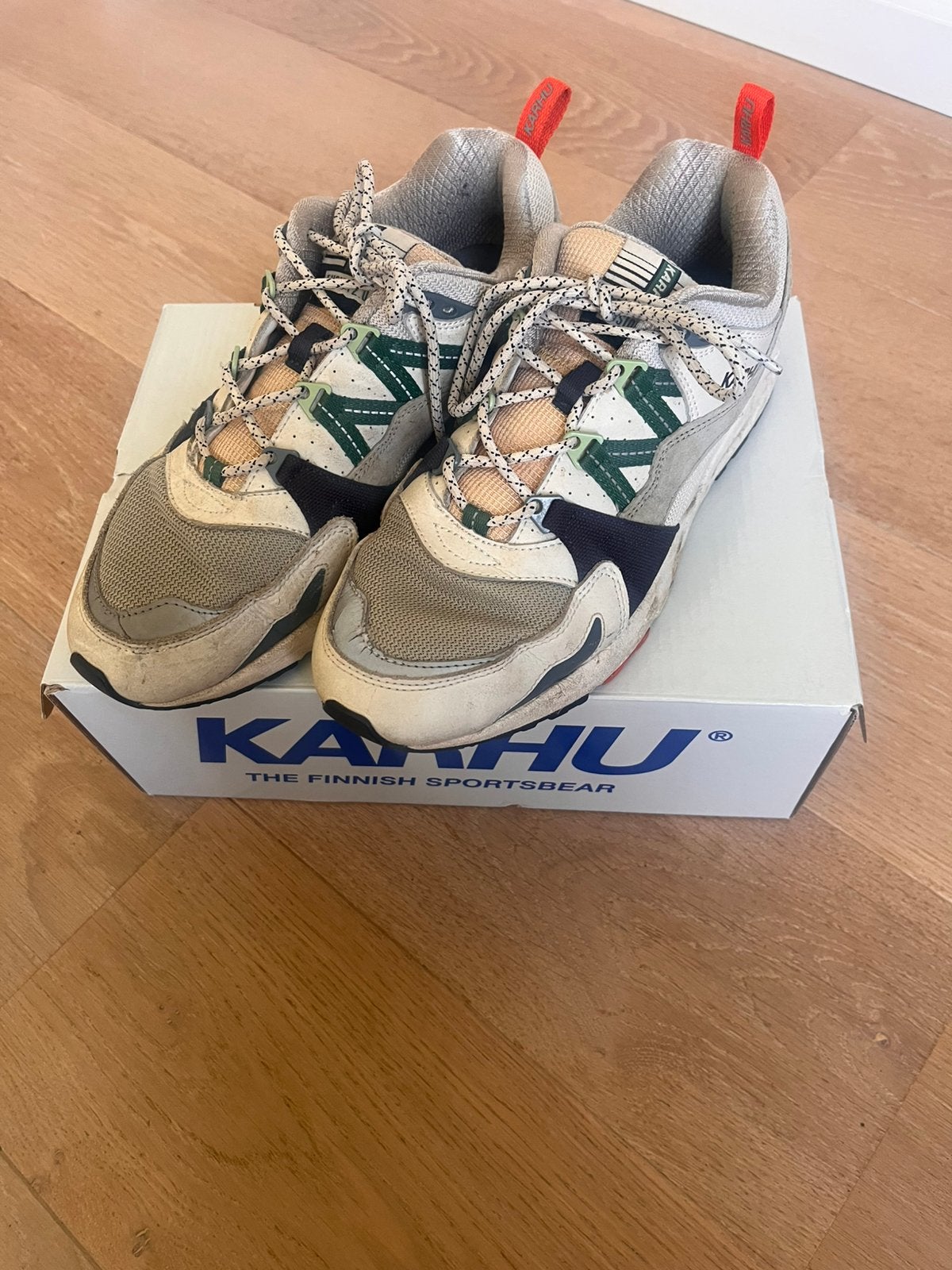 Karhu Fusion 2.0 sneakers maat 9 / 42.5, Ophalen, Wit, Sneakers of Gympen, Gedragen