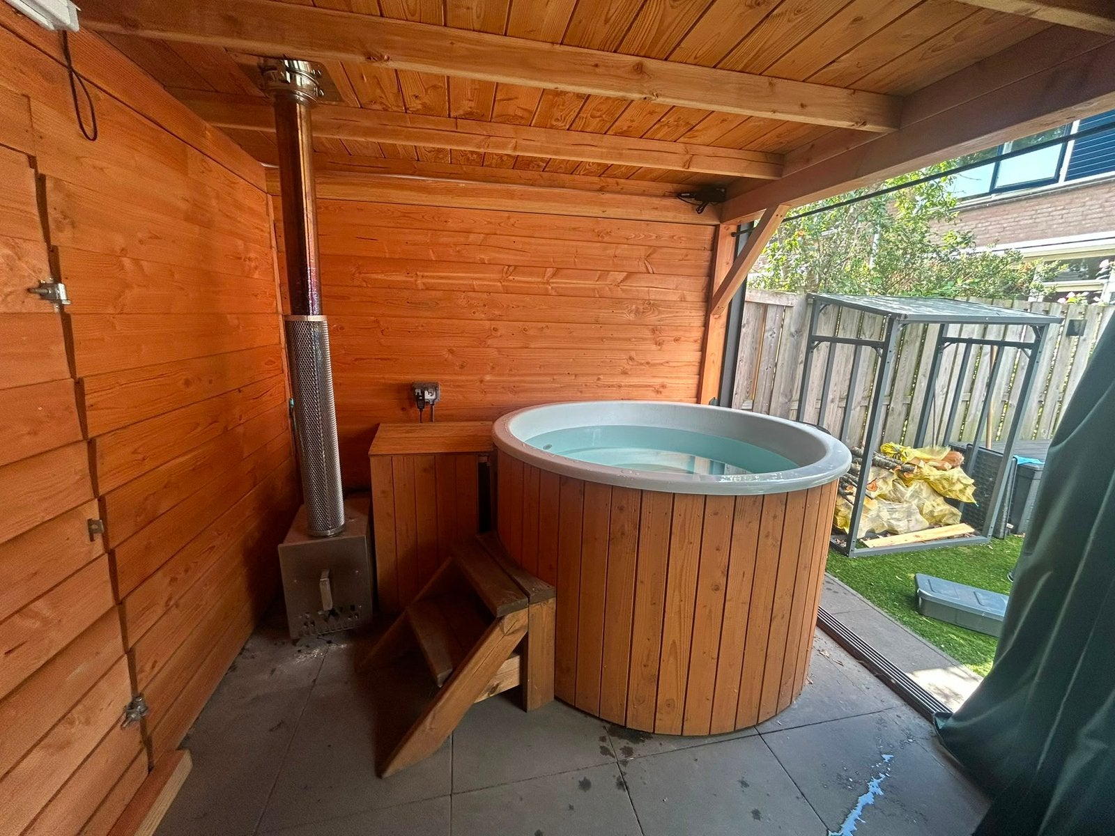 Welvaere bjorn gebruikte hottub - houtgestookt - 316 rvs, Tuin en Terras, Bubbelbaden en Hottubs, Ophalen, Trap, 7921AE, Fast Fair b.v.