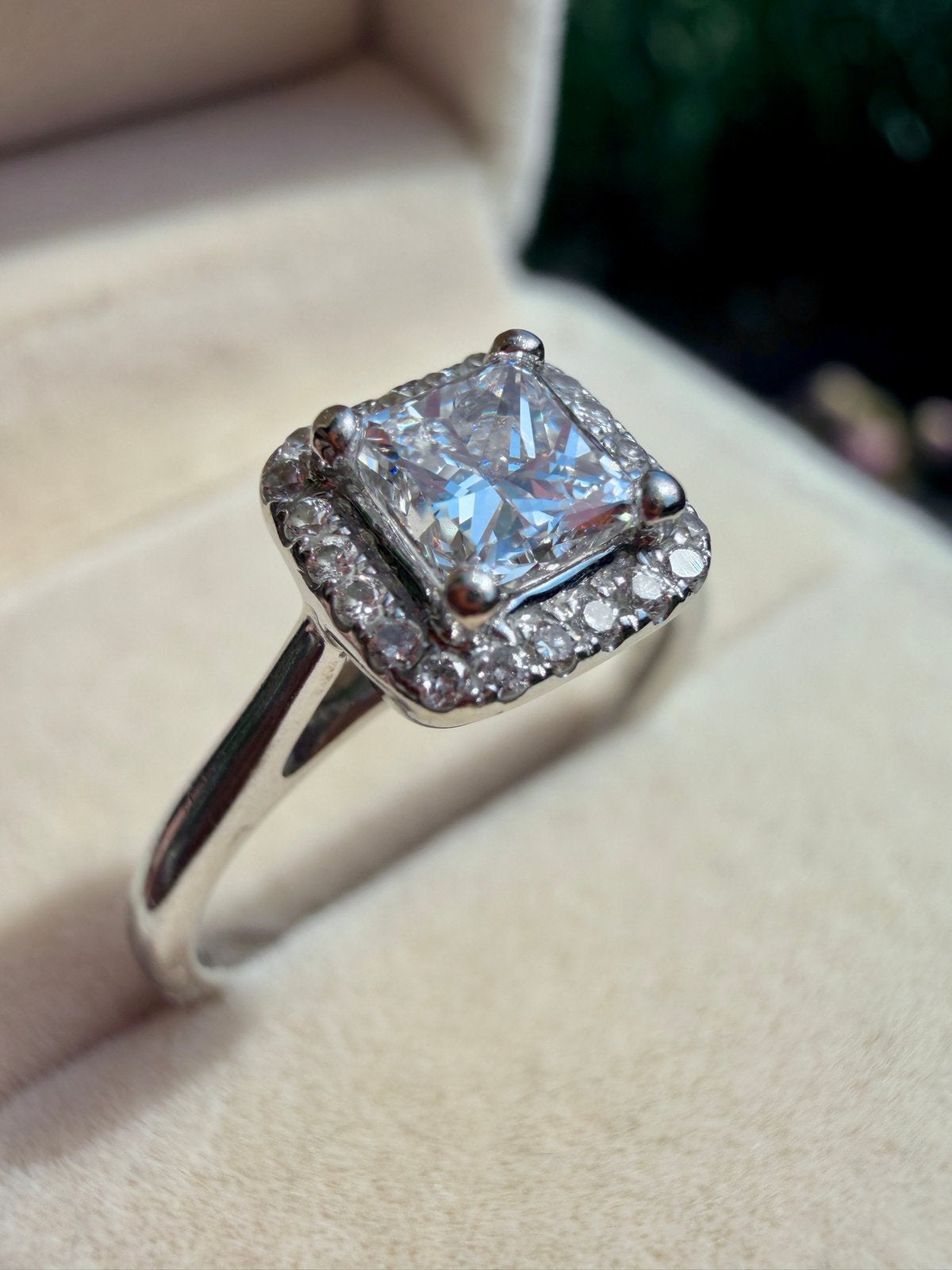GIA Gecertificeerde Diamanten Ring - 0.66 ct Totaal, Sieraden, Tassen en Uiterlijk, Ringen, Gebruikt, Ophalen of Verzenden, Met edelsteen