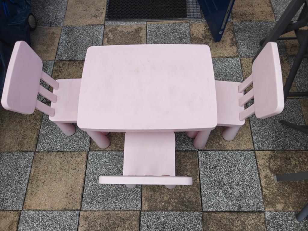 Ikea Mammut kindertafel met 3 stoelen - Roze, Ophalen of Verzenden