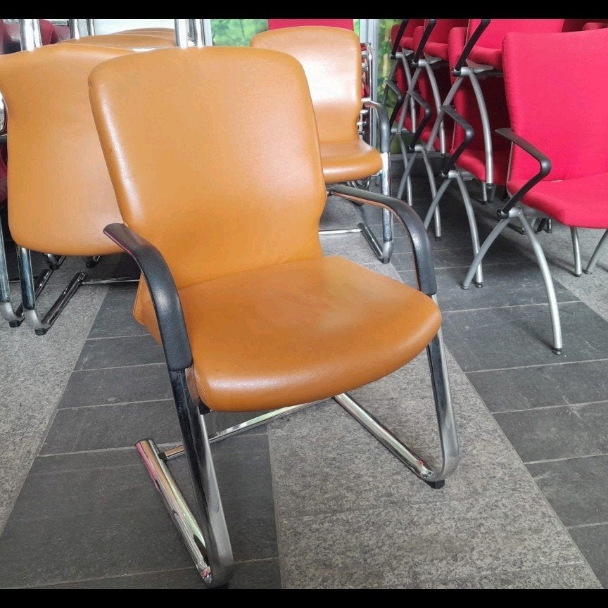 mooie vintage comforto stoelen / vergaderstoelen bruin, Ophalen of Verzenden, Rood, Leer, Vijf, Zes of meer stoelen