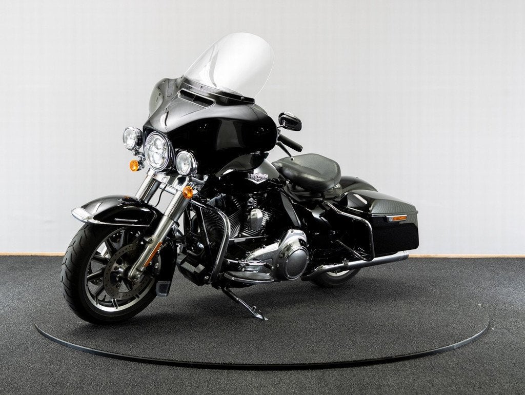 Harley-Davidson FLH Electra Glide (bj 2015), Motoren, Motoren | Harley-Davidson, LED Verlichting, Bedrijf, Toermotor, Laan van Vredenoord 33
2289 DA  Rijswijk ZH, NL